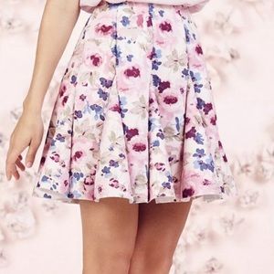 LAUREN CONRAD RUNWAY Mini Skirt Size 12 Pink
Floral Flare Style